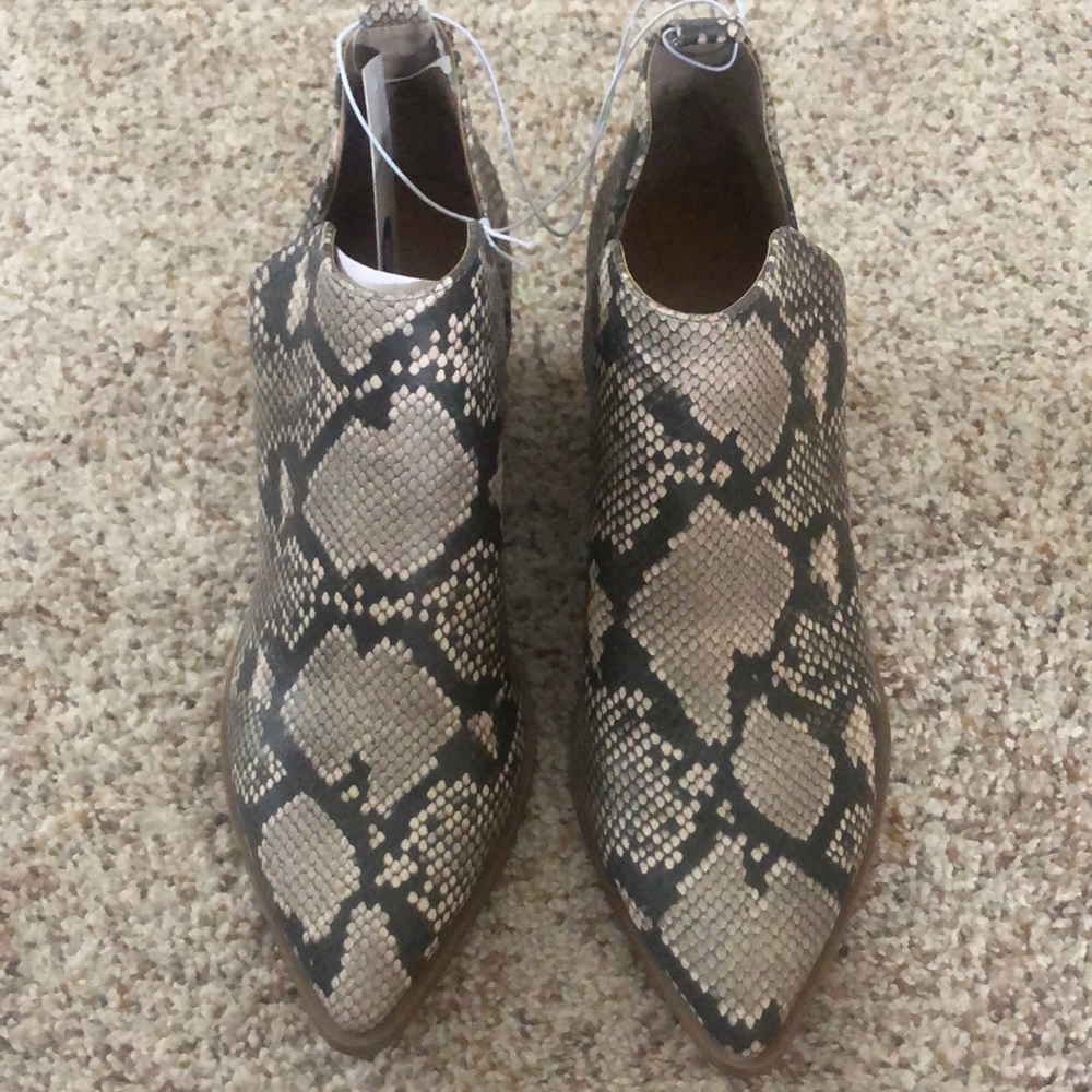Women’s snake print ankle booties size 9